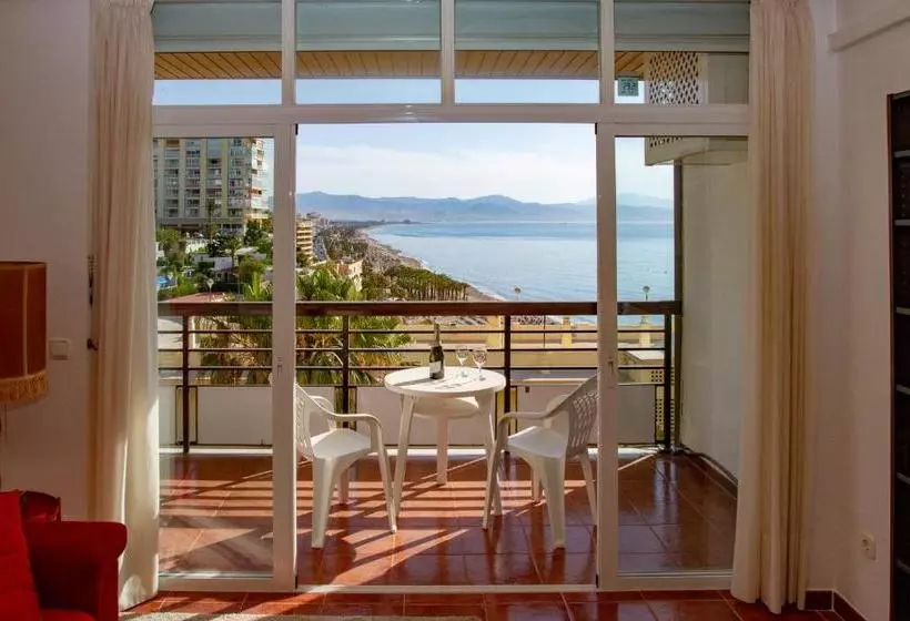 Center & White Town Apartment