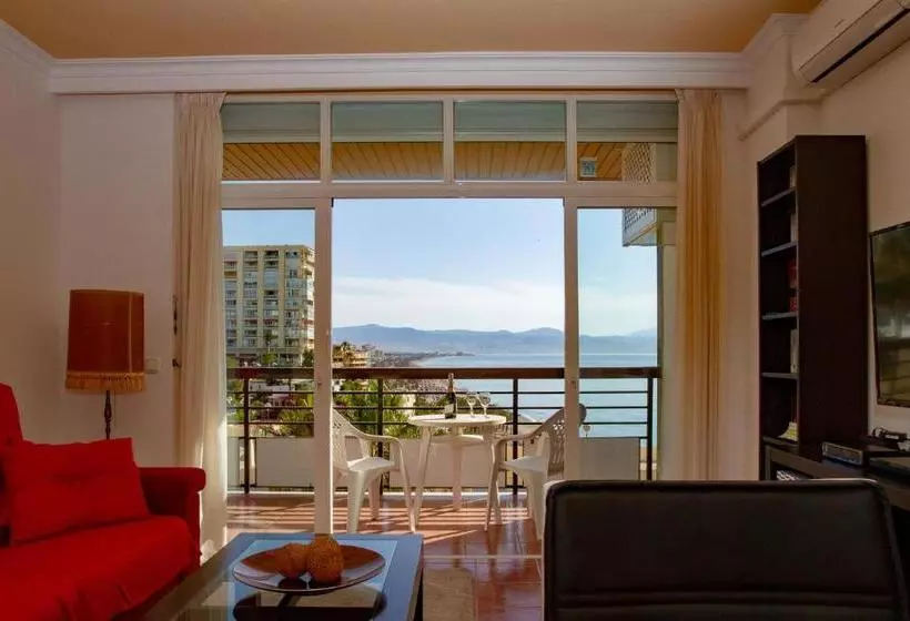 Center & White Town Apartment