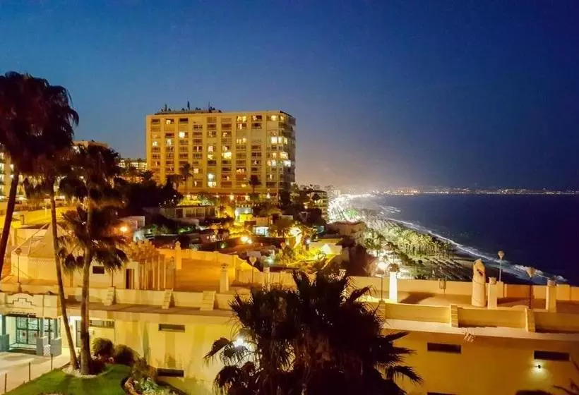 Center & White Town Apartment