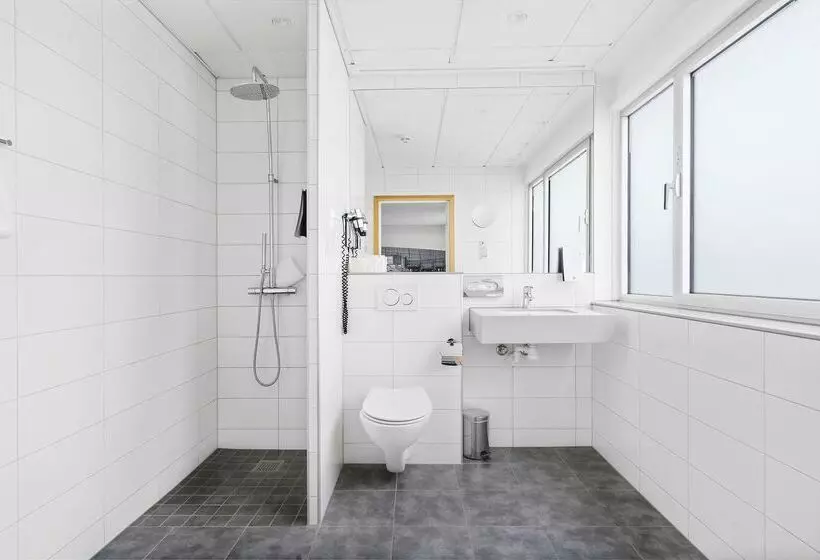 בית מלון כפרי Best Western Plus Airport