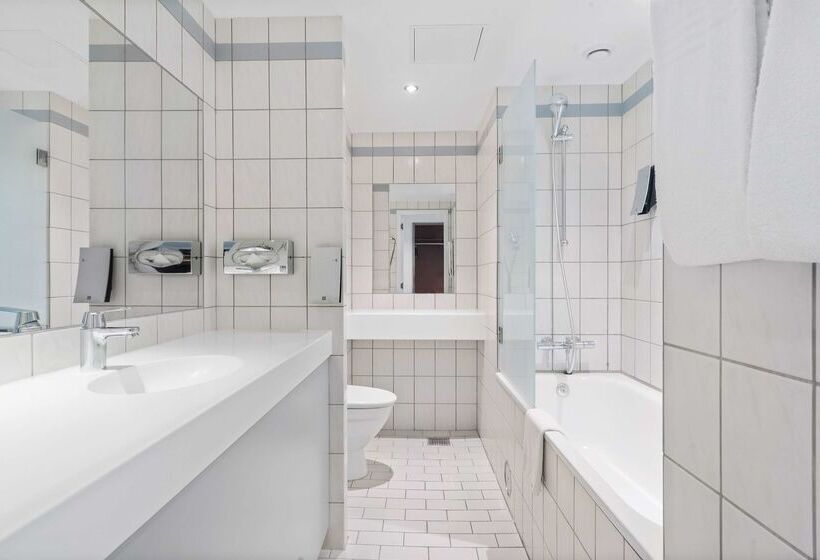 בית מלון כפרי Best Western Plus Airport