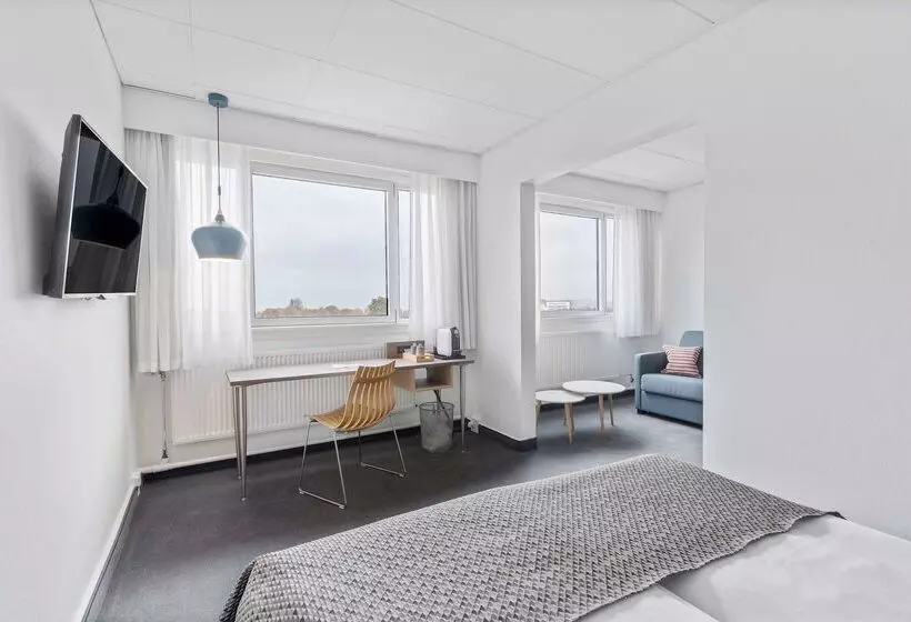 בית מלון כפרי Best Western Plus Airport