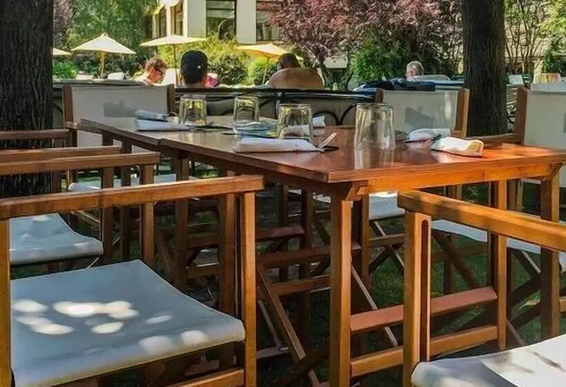 ホテル Restaurant Pessets & SPA