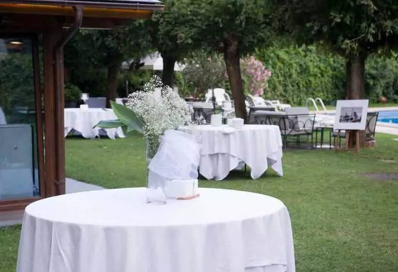 ホテル Restaurant Pessets & SPA