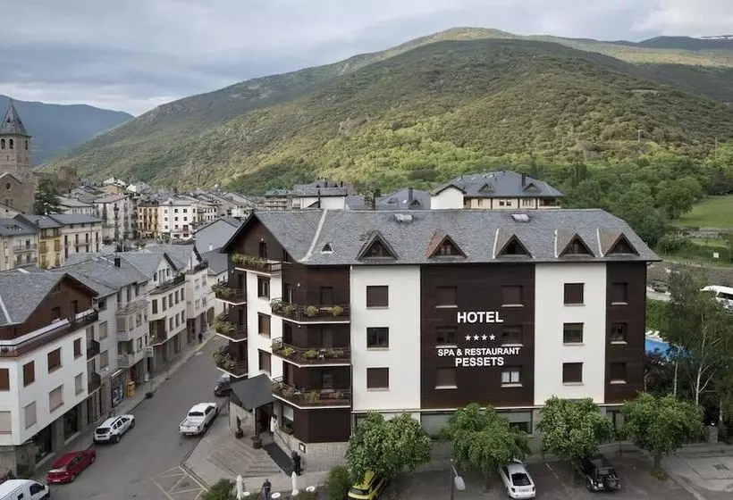 ホテル Restaurant Pessets & SPA