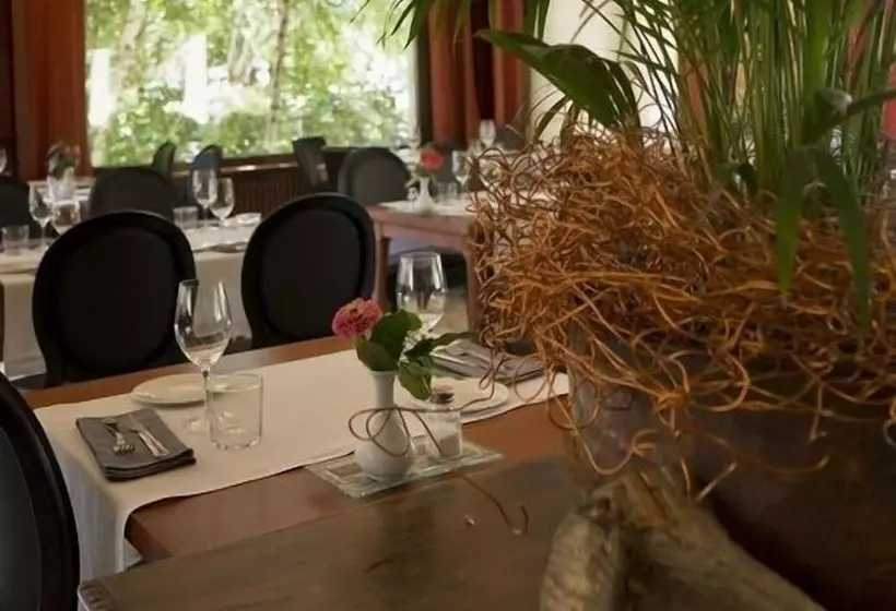 ホテル Restaurant Pessets & SPA