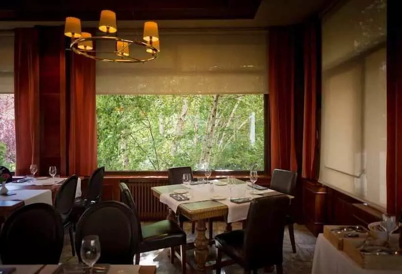 ホテル Restaurant Pessets & SPA