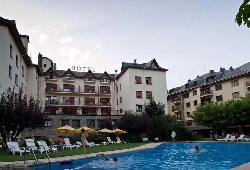 ホテル Restaurant Pessets & SPA