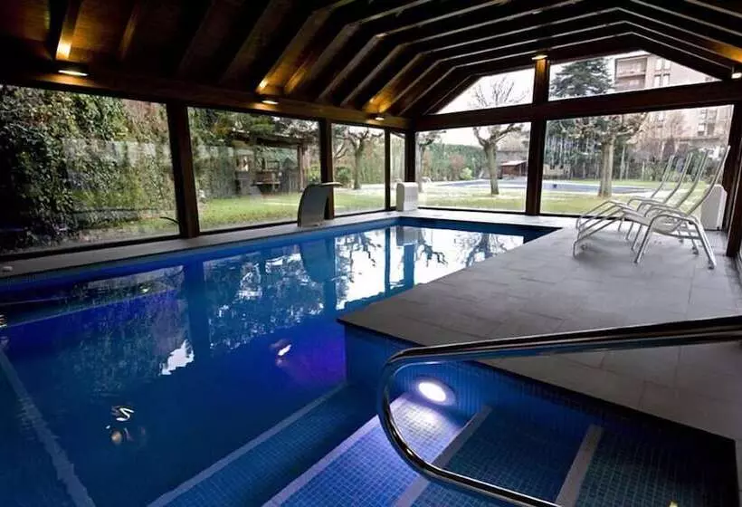 ホテル Restaurant Pessets & SPA