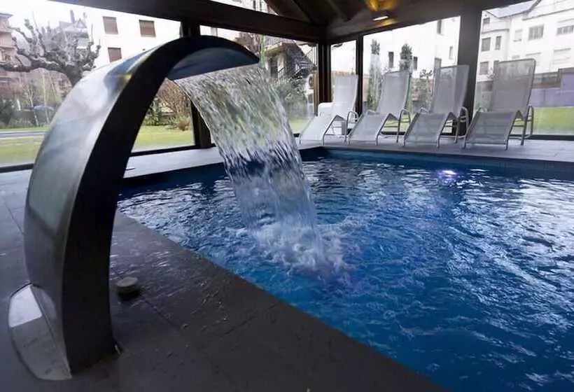 ホテル Restaurant Pessets & SPA