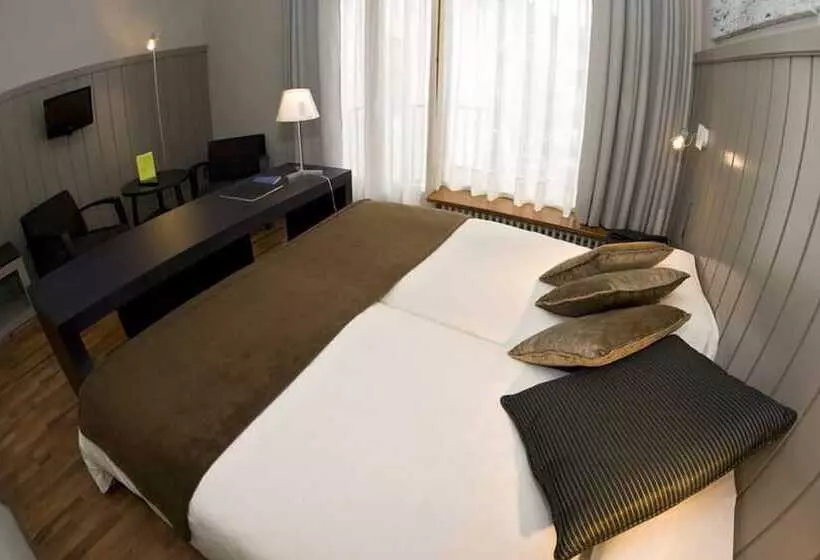 ホテル Restaurant Pessets & SPA