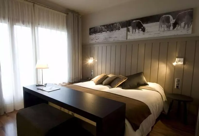 ホテル Restaurant Pessets & SPA