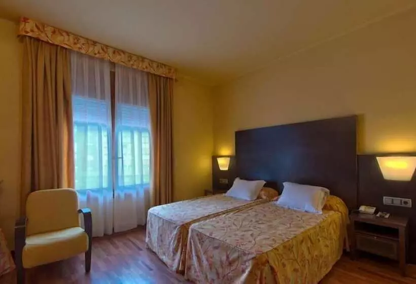 ホテル Restaurant Pessets & SPA