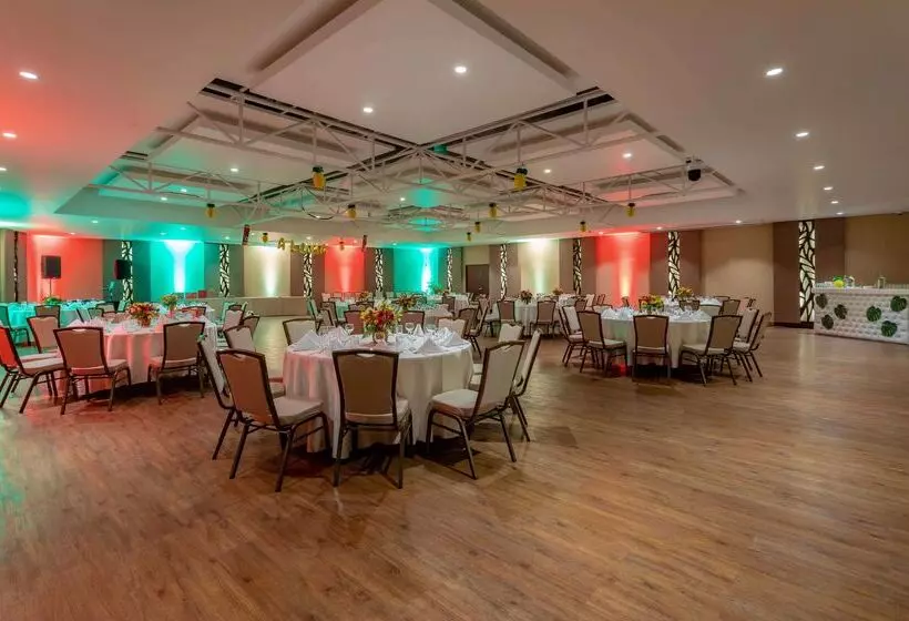 Sonesta Hotel El Olivar