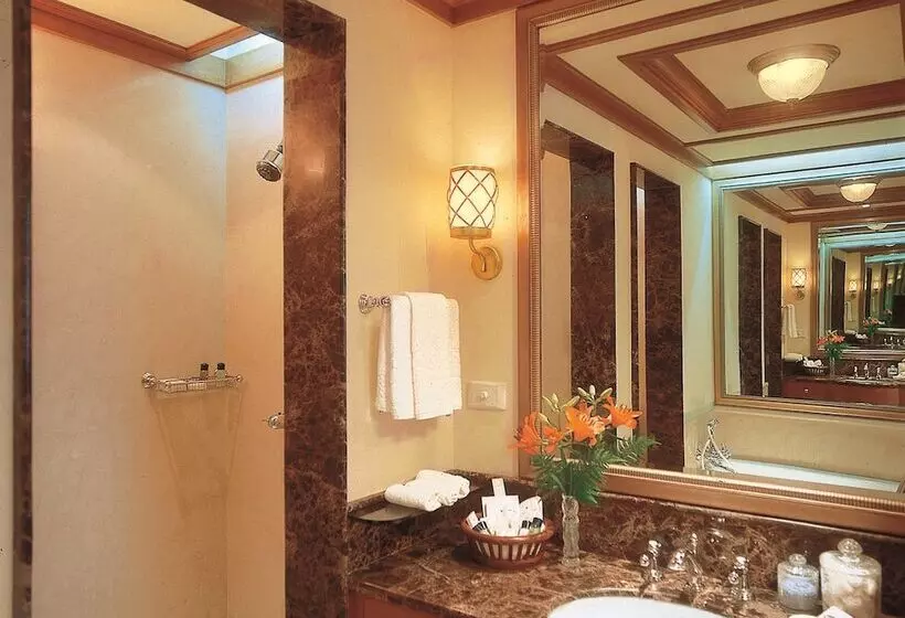 ホテル Wildflower Hall, An Oberoi Resort, Shimla