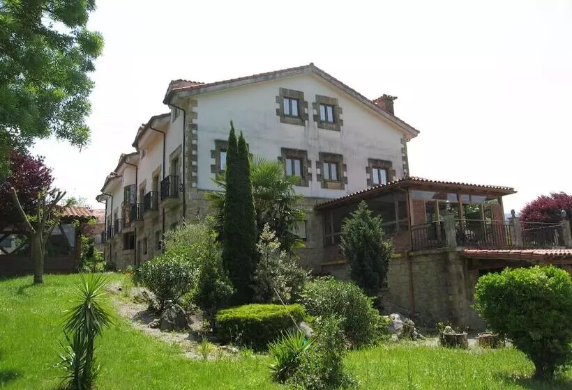 بنسيون Posada La Anjana