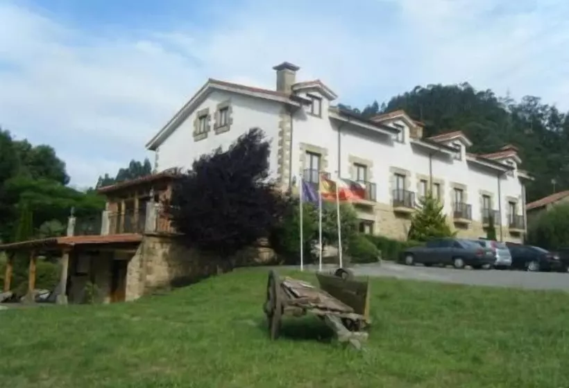 بنسيون Posada La Anjana