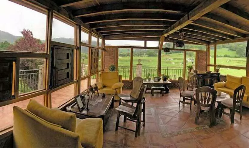 بنسيون Posada La Anjana