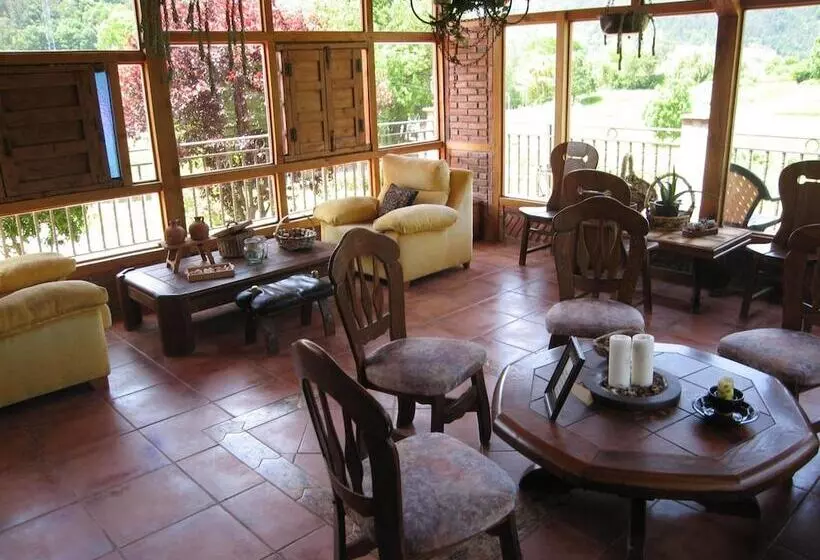 بنسيون Posada La Anjana