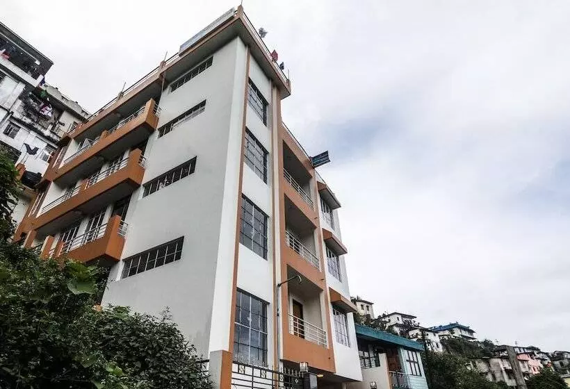 هتل Oyo 17362 Shillong Mantra Guest House