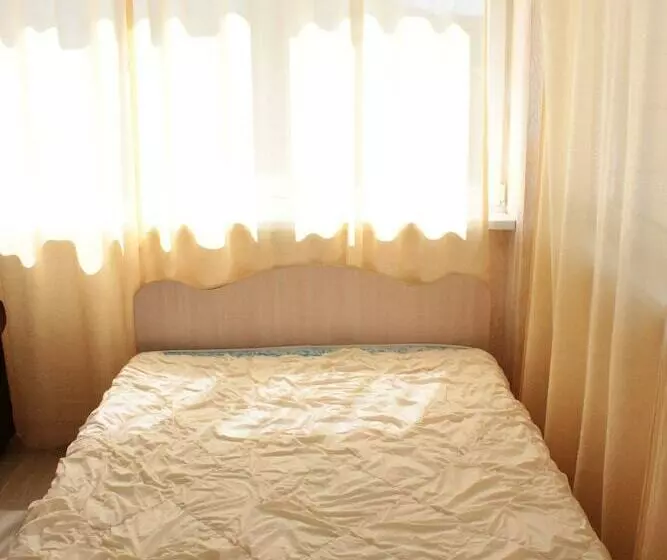 Apartment On Kamyshovaya 41, Apt 2