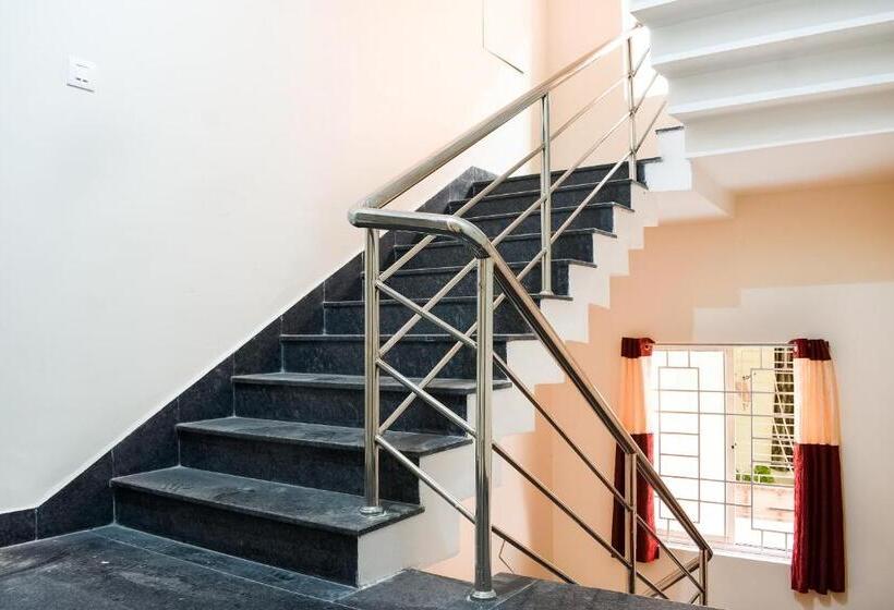 Hôtel O Shiv Sai Palace