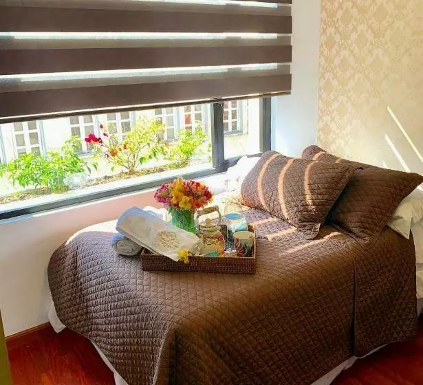 ペンション Hostal El Cajas
