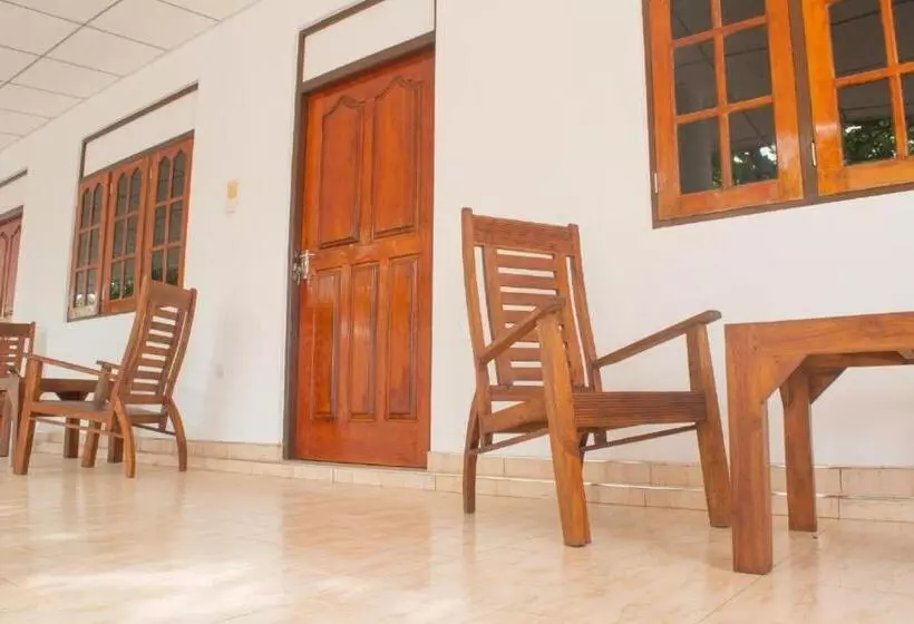 پانسیون Owinro Beach Hotel & Restaurant Waikkala