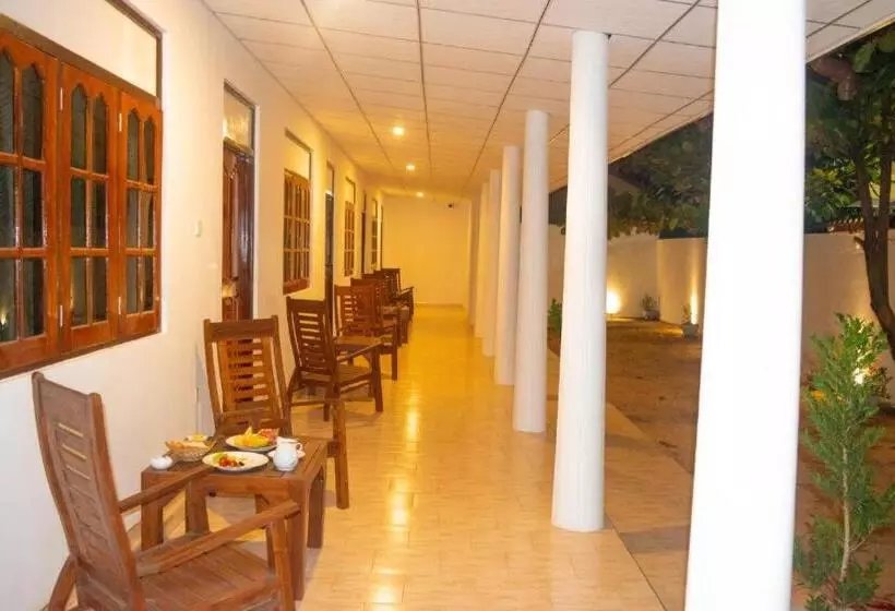 پانسیون Owinro Beach Hotel & Restaurant Waikkala