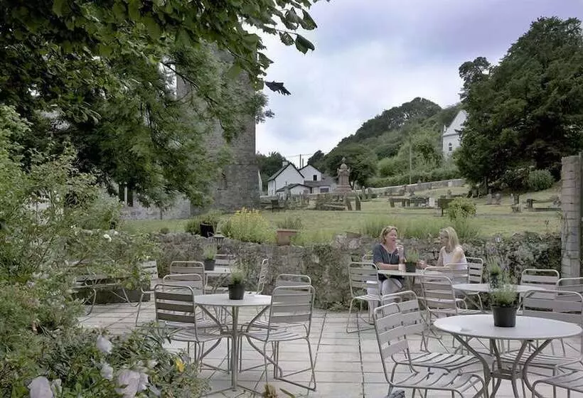 簡易ホテル Fox & Hounds