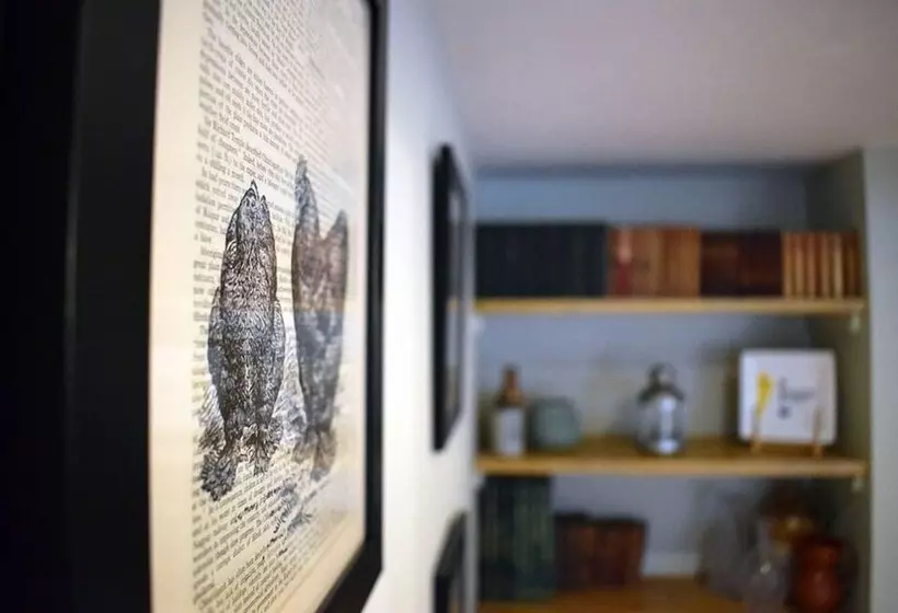 簡易ホテル Fox & Hounds