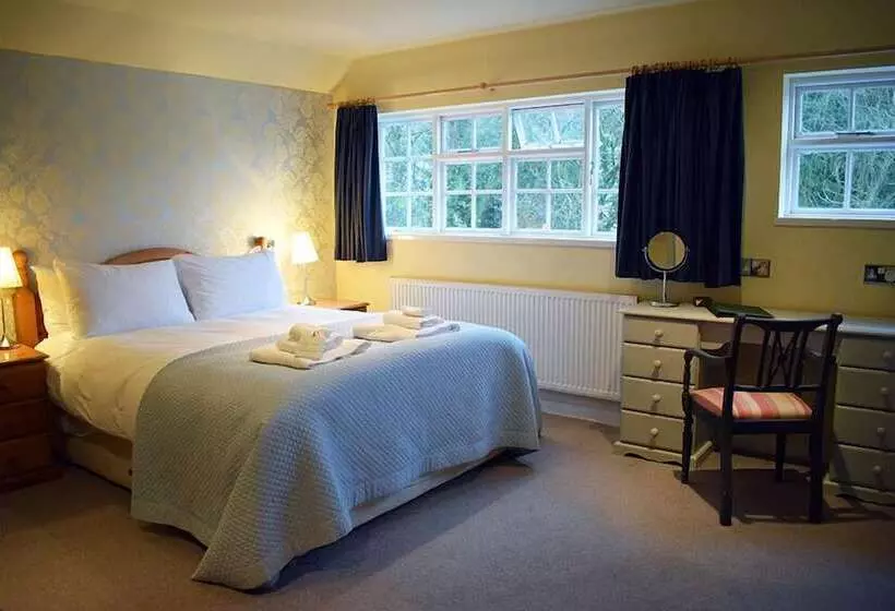 簡易ホテル Fox & Hounds