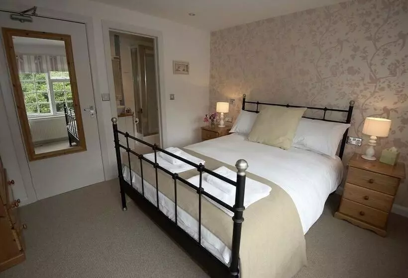 簡易ホテル Fox & Hounds