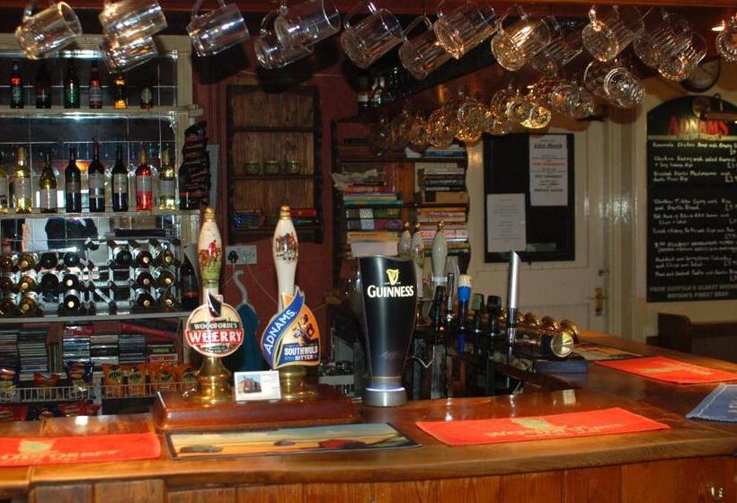 פנסיון The Theberton Lion