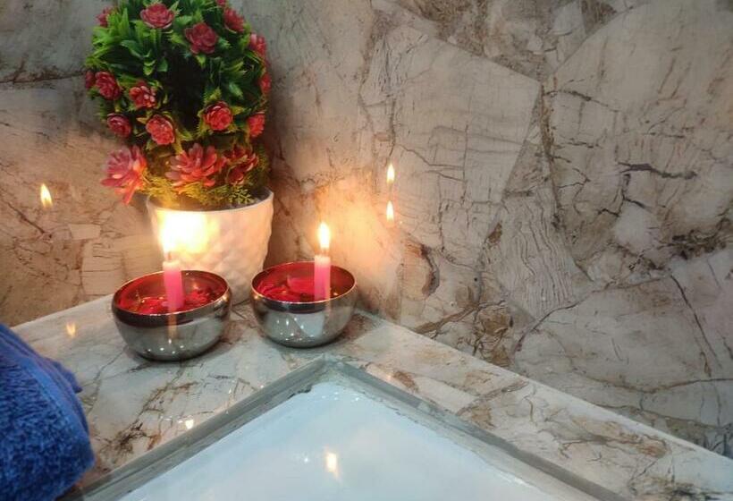 فندق Central Square A Couple Friendly