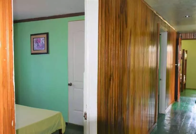Hostal Green Coast   Hostel