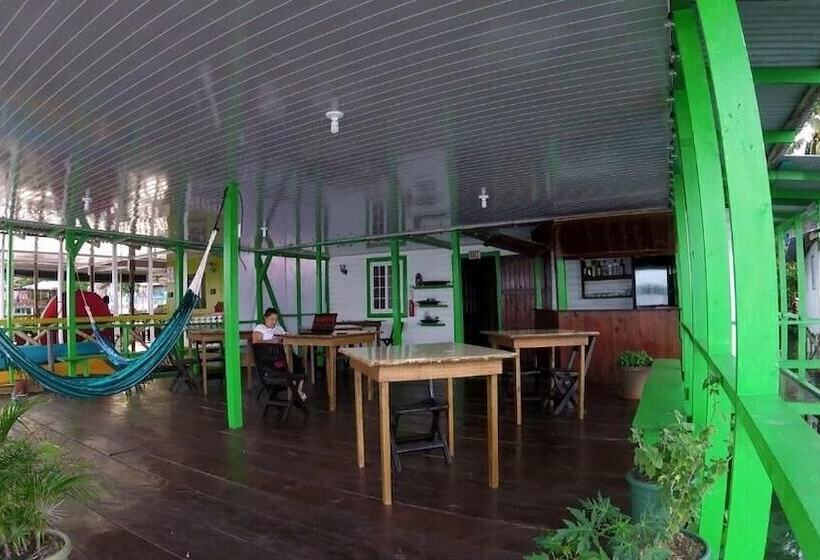 Hostal Green Coast Hostel