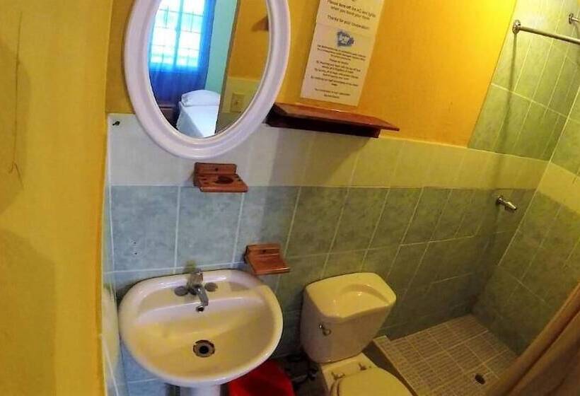 Hostal Green Coast Hostel