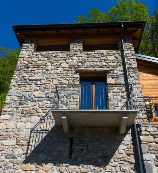 Hotelli Tra Lago E Montagna Baita La Morena