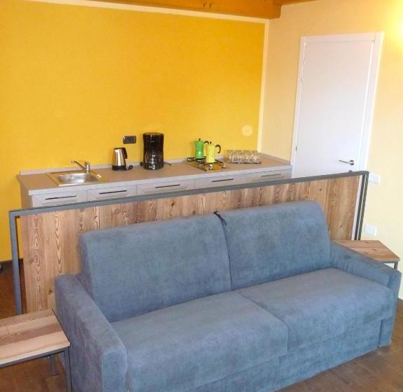 Hotelli Tra Lago E Montagna Baita La Morena