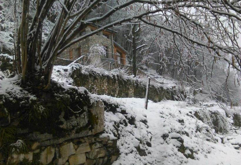 Hotelli Tra Lago E Montagna Baita La Morena