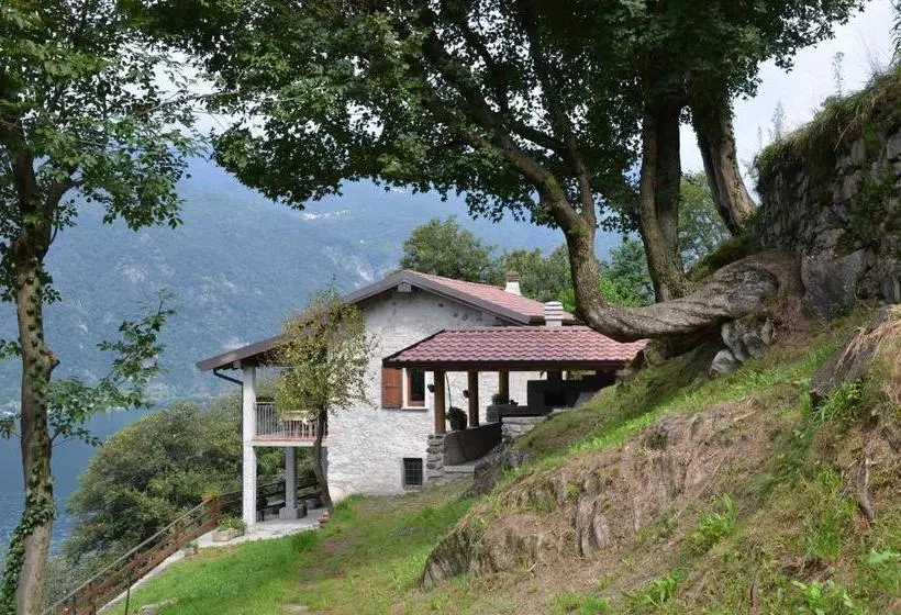 Hotelli Tra Lago E Montagna Baita La Morena