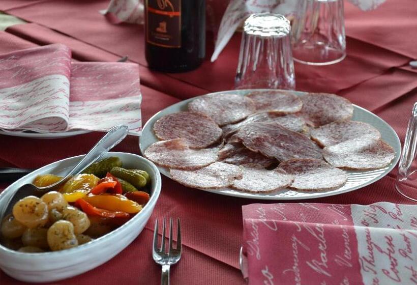 Hotelli Tra Lago E Montagna Baita La Morena