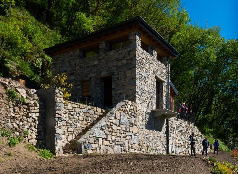 Hotelli Tra Lago E Montagna Baita La Morena