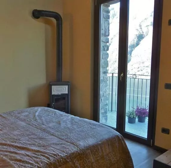 Hotelli Tra Lago E Montagna Baita La Morena