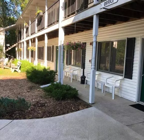 モーテル Parkside Inn