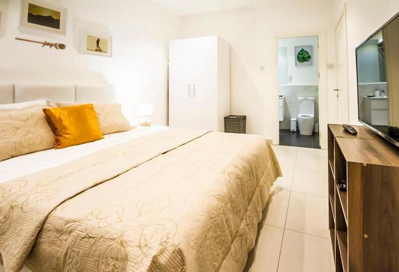 Embassy Gardens Premier Suitescantonment