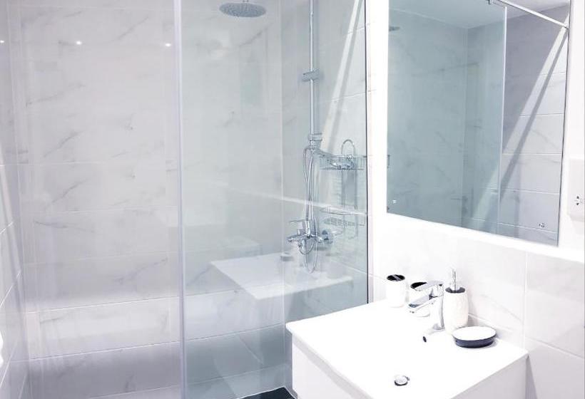 Embassy Gardens Premier Suitescantonment