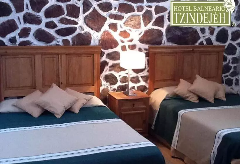 ホテル Balneario Tzindejeh