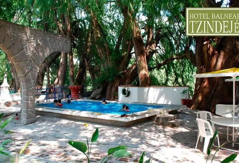 ホテル Balneario Tzindejeh